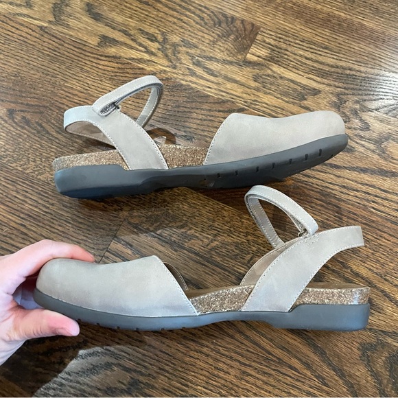 ATHLEFIT Gray Leather Cork Sole Mary Jane Clogs - Picture 2 of 8